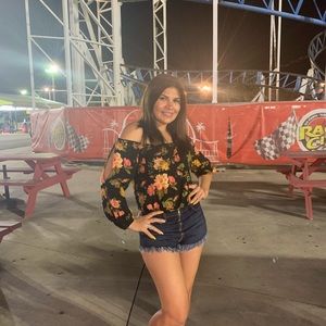 Meet your Posher, Raquel